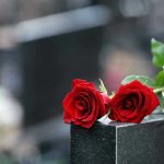 Kennedy Granddaughter DIES – Family Curse Strikes Again Two red roses on a gravestone.